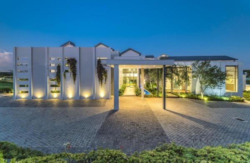 Greater Johannesburg Metropolitan Area House | Marry hill-side resort