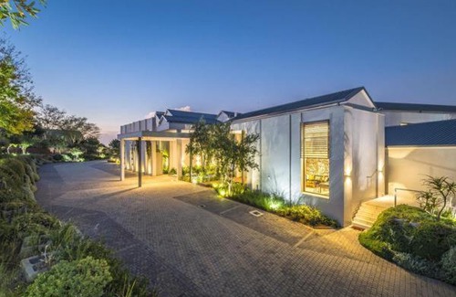 Greater Johannesburg Metropolitan Area House | Marry hill-side resort