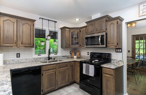 Marshall House | Marshall Skyline Retreat | Pet-Friendly, Mountain Views, Hot Tub, Gym, Movie Theater & Game Room!