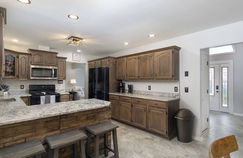 Marshall House | Marshall Skyline Retreat | Pet-Friendly, Mountain Views, Hot Tub, Gym, Movie Theater & Game Room!