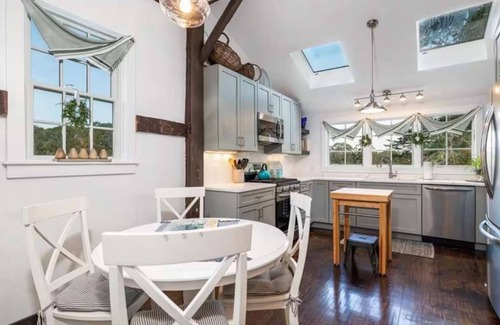 North Kingstown House | Marshland Cottage Walk to Wickford Village