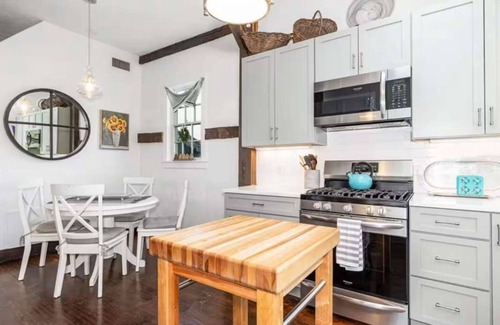 North Kingstown House | Marshland Cottage Walk to Wickford Village