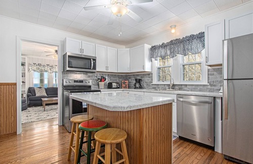 Fennville House | Martha's Cottage: Lake Michigan Waterfront, Private Beach, Sunroom, Fire Pit