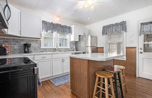 Fennville House | Martha's Cottage: Lake Michigan Waterfront, Private Beach, Sunroom, Fire Pit