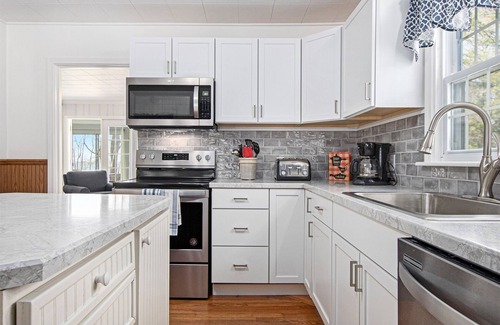 Fennville House | Martha's Cottage: Lake Michigan Waterfront, Private Beach, Sunroom, Fire Pit