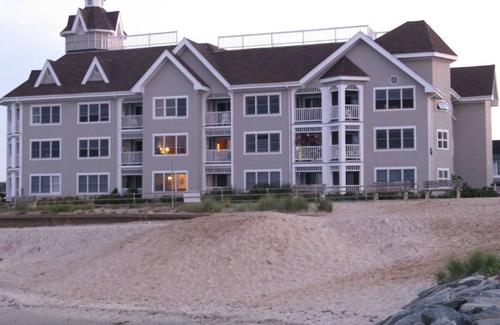 Oak Bluffs Condo | Martha's Vineyard Beachfront Condo in Oak Bluffs