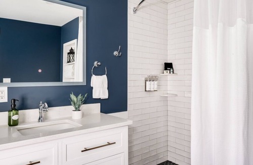 Portsmouth House | Martin Hill Inn