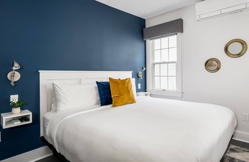 Portsmouth House | Martin Hill Inn
