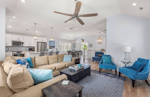 Monteray Shores House | Martinis and Bikinis: New Build | Pool | Dogs OK | Hot Tub