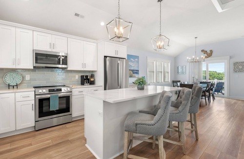 Monteray Shores House | Martinis and Bikinis: New Build | Pool | Dogs OK | Hot Tub