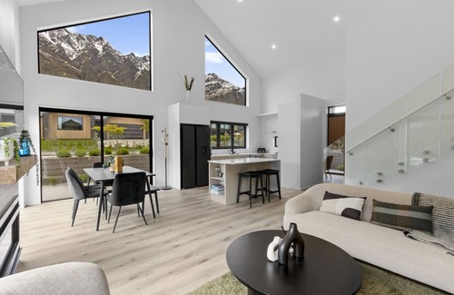 Kawarau Falls House | Marvellous on Muster-family home