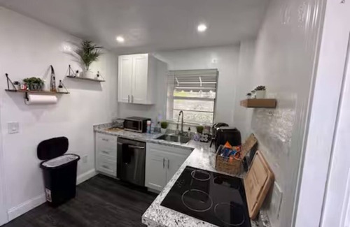 Northeast Miami Apartment | Marvelous 2-bedroom apartment with AC in vibrant Miami