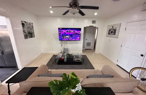 Northeast Miami Apartment | Marvelous 2-bedroom apartment with AC in vibrant Miami