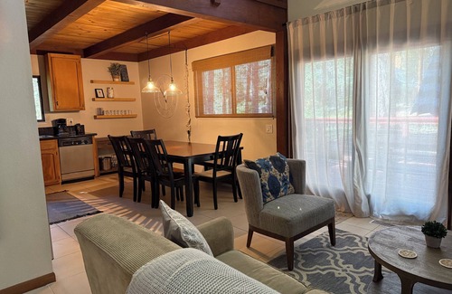 Tahoma Cabin | Marvelous 3-bedroom cabin in Tahoma with Hot Tub, close to beaches, trails.