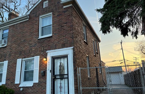 Detroit House | Marvelous 3-bedroom house in cool Detroit with WiFi, AC and other cool amenities