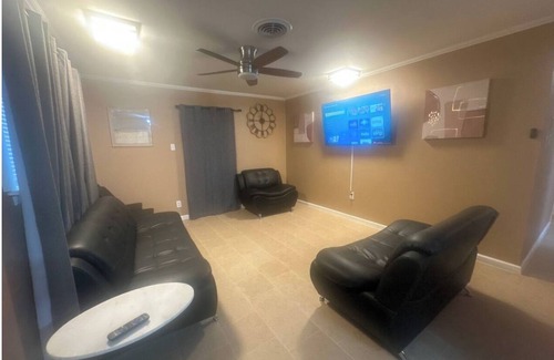 Big Spring House | Marvelous 4-bedroom house with AC in Big Spring