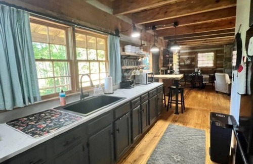 Cherokee Cabin | Marvelous 5-bedroom cabin in Western North Carolina