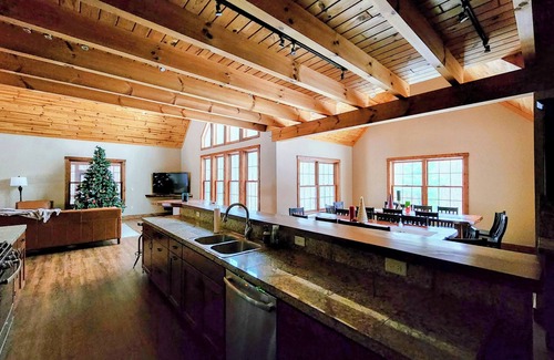 Holland House | Marvelous estate with pool and hot tub in Saugatuck - 10 bedrooms