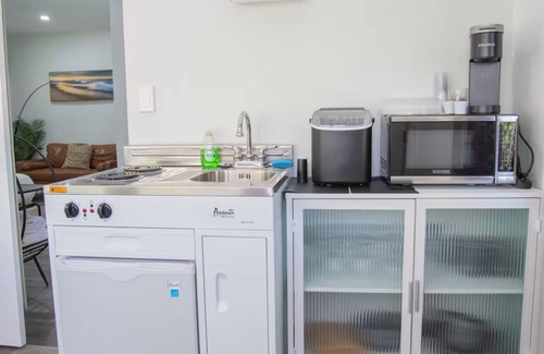 Northeast Miami Apartment | Marvelous studio with AC in vibrant Miami