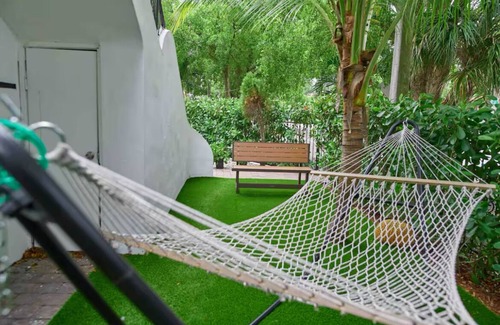 Northeast Miami Apartment | Marvelous studio with AC in vibrant Miami