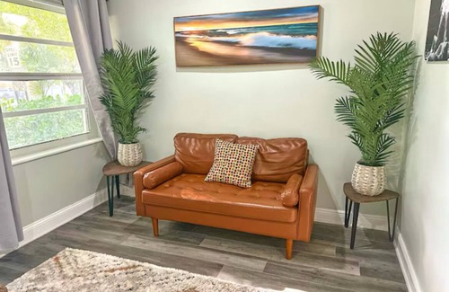 Northeast Miami Apartment | Marvelous studio with AC in vibrant Miami