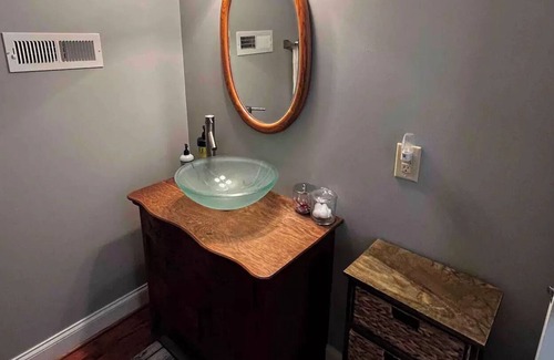 Southmont Apartment | Marwood Cottage on the lake