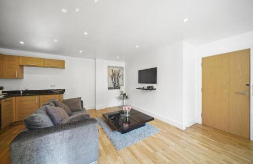 Bermondsey Apartment | Marx Stylish 1-Bed Apartment Near London Bridge & Tower Bridge - Great Location with Free Parking