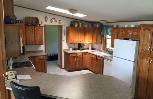 La Pointe House | Mary Ann`s - Located on Beautiful Russell Bay with Lake Access across the Street!