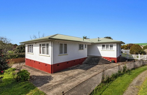 Waiotahi House | Mary's Cozy Cottage.