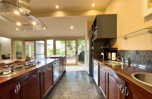 Katoomba Villa | Mary Villa - Heritage Villa, 6 Bedroom, 6 Bathroom, Central Heating, Spa Bath, BBQ