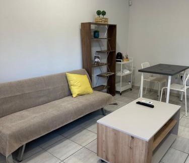 Markopoulon Apartment | MarysApartments by the Airport