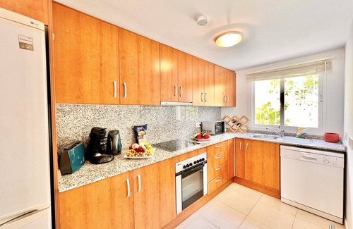 Calpe Ski Chalet | MARYVILLA townhouse in Calpe – 3 bedrooms, sea views, 2 terraces, barbecue, air conditioning and Wi-Fi
