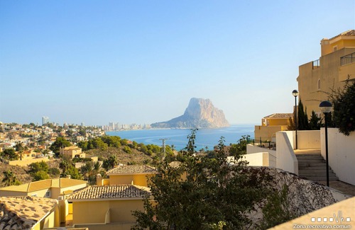 Calpe Ski Chalet | MARYVILLA townhouse in Calpe – 3 bedrooms, sea views, 2 terraces, barbecue, air conditioning and Wi-Fi