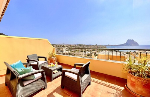 Calpe Ski Chalet | MARYVILLA townhouse in Calpe – 3 bedrooms, sea views, 2 terraces, barbecue, air conditioning and Wi-Fi
