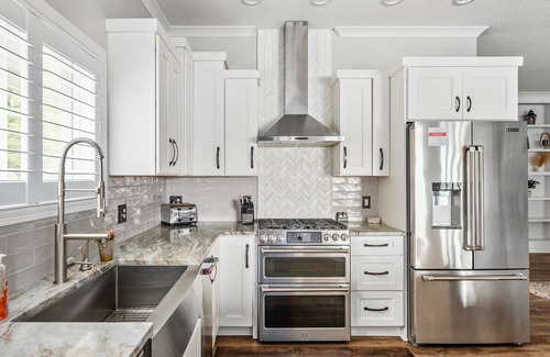 Stanwood House | Marywood Cottage: Luxury Lake House Living, Kayaks and Pedal Boat Included