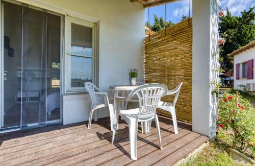 Saintes-Maries-de-la-Mer House | Mas des Cypres - Mazet 4