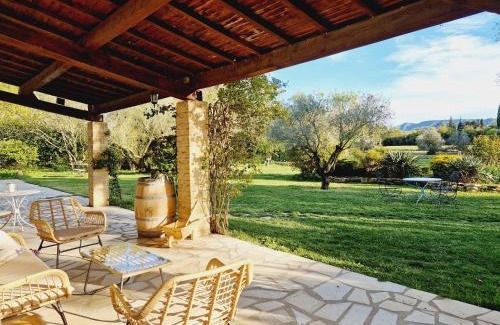 Eygalieres Bed & Breakfast | Mas du Rollier Chambres d'hôtes