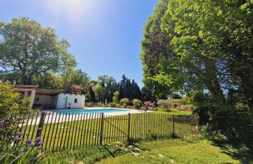 Eygalieres Bed & Breakfast | Mas du Rollier Chambres d'hôtes