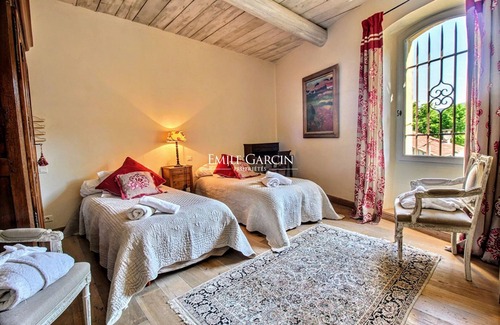 Lauris Other | Mas for rent in Lauris in the village, in the heart of the South Luberon