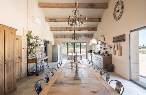 Arles House | Mas "LEGRAND", 18th century farmhouse, sleeps 15. 8 bedrooms, 8 bathrooms