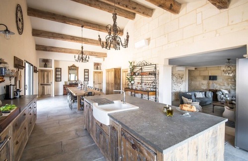 Arles House | Mas "LEGRAND", 18th century farmhouse, sleeps 15. 8 bedrooms, 8 bathrooms