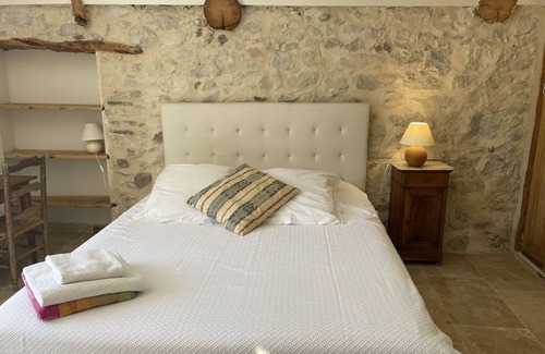 Vacqueyras Other | MAS Provencal Entoure DE Vignes