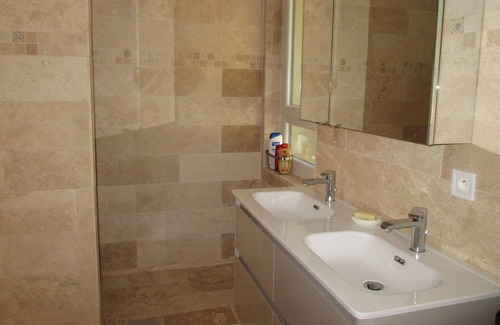 Pignans House | Mas Provençal sleeps 8 in wooded grounds with swimming pool