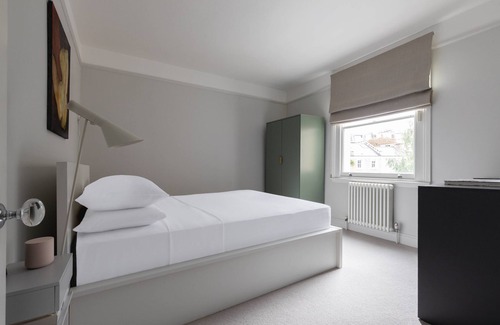 Addison Apartment | Masbro Road II by onefinestay