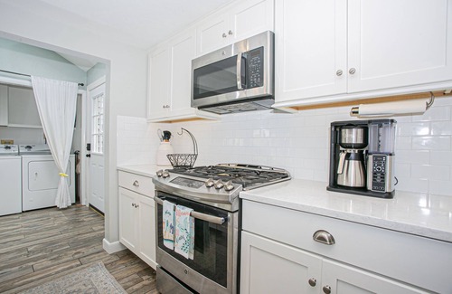 Bourne House | Mashnee: Beach Steps, Spacious Yard