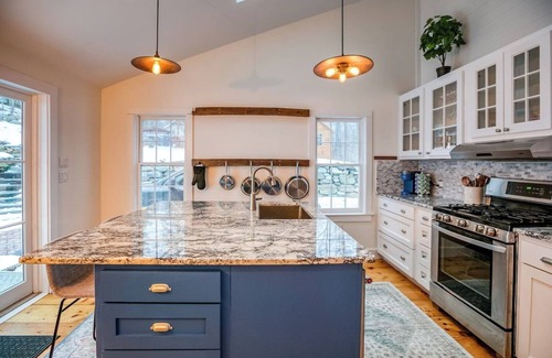 Great Barrington House | Mason's Lodge · Luxury Home - 3 Fireplaces Mins to Ski & Town