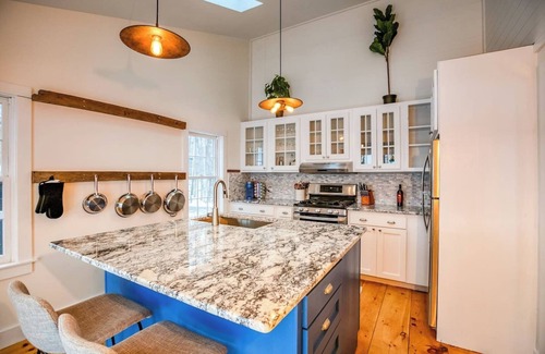 Great Barrington House | Mason's Lodge · Luxury Home - 3 Fireplaces Mins to Ski & Town