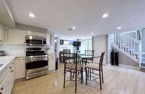 Saugatuck House | Mason Street Hideaway: Downtown Saugatuck, Dog Friendly, Parking, Fun