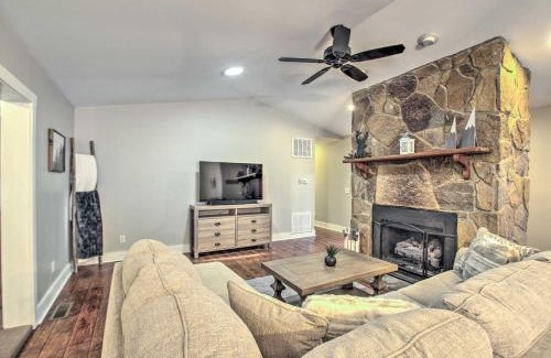 Massanutten House | Massanutten Getaway with Fireplace Hike and Ski!