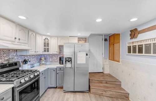 Buffalo House | Massive 4 bedroom with fenced yard!
